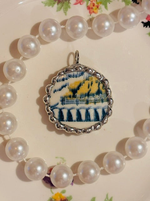 Rare Multicolor Currier & Ives